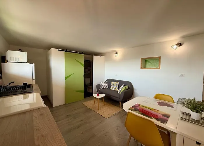 Cosy Equipe דירה Laudun